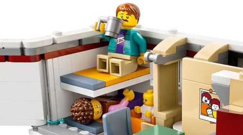 LEGO City Holiday Adventure Camper Van 6+