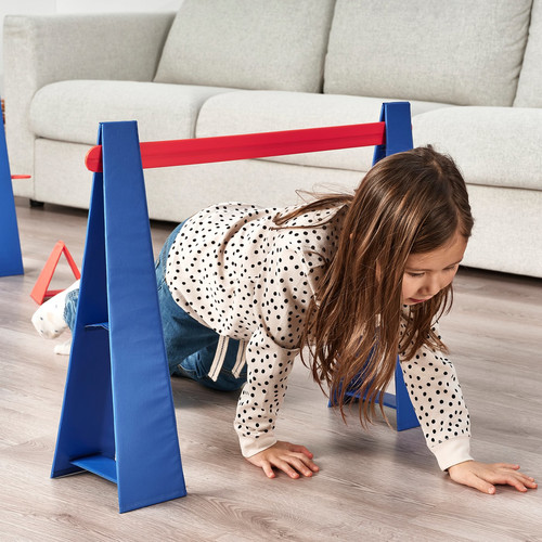 SKRATTMÅS Obstacle course