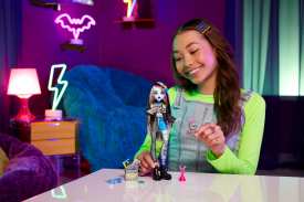 MONSTER HIGH® FRANKIE STEIN™ Doll HXH73 4+