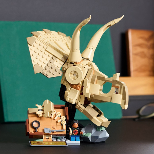 LEGO Jurassic World Dinosaur Fossils: Triceratops Skull 9+